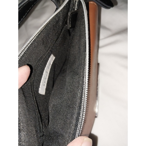 KENNETH COLE REACTION CROSSBODY BAG SMALL 5 1/4 X 8” - Picture 3 of 6